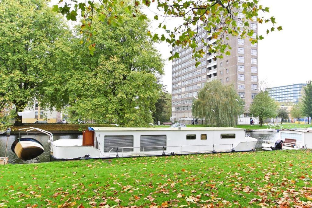 Dutch Canal Boat Apartment Amsterdam Exterior photo
